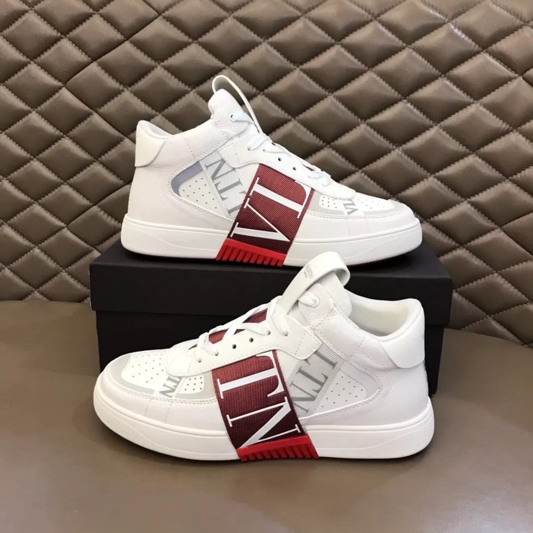 P460◾️▫️V L7N high-top calfskin lace-up sneakers. No man should be able to refuse this style. The classic color scheme is so handsome! Purchase a high-precision replica of the original version to instantly sell off the market currency! 6 VLTN logo rubber effect straps - Valentino Garavani Logo printed on the back and tongue, all materials are customized to ensure quality!  Size: Male 38-44 (45.46 customized)